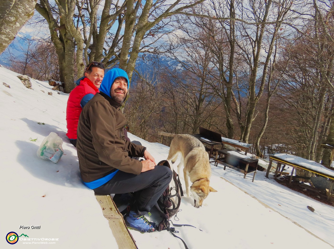 44 Posti a sedere per il pranzetto al sacco.JPG